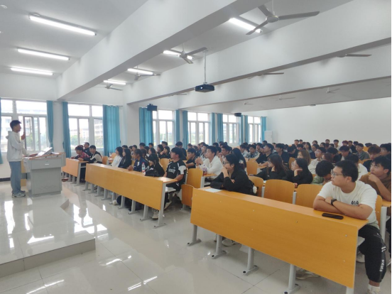 2025级新生公共教室多媒体设备操作方法培训会圆满成功