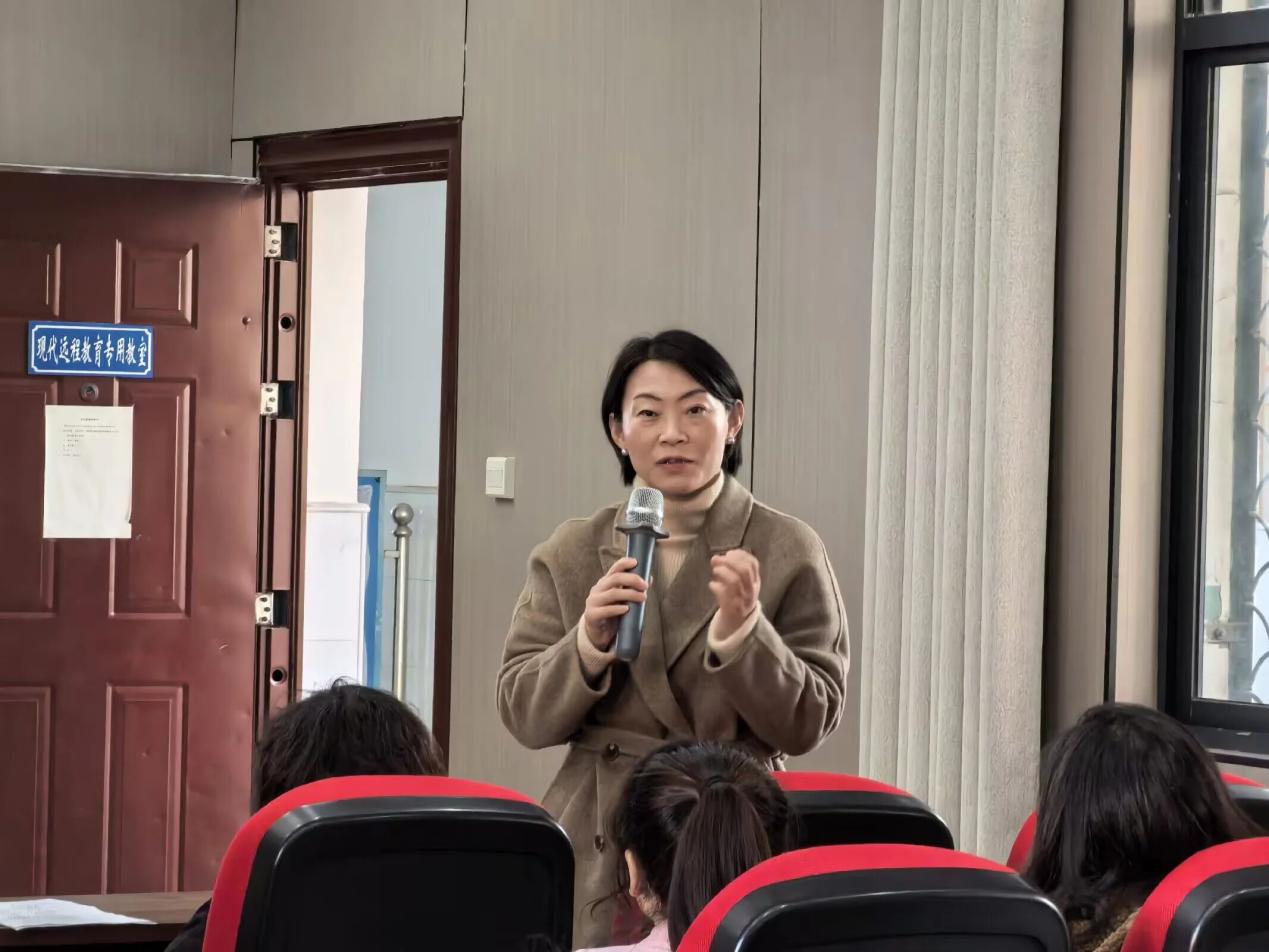 7ae2350e63772a8a96f35b71d3206af9