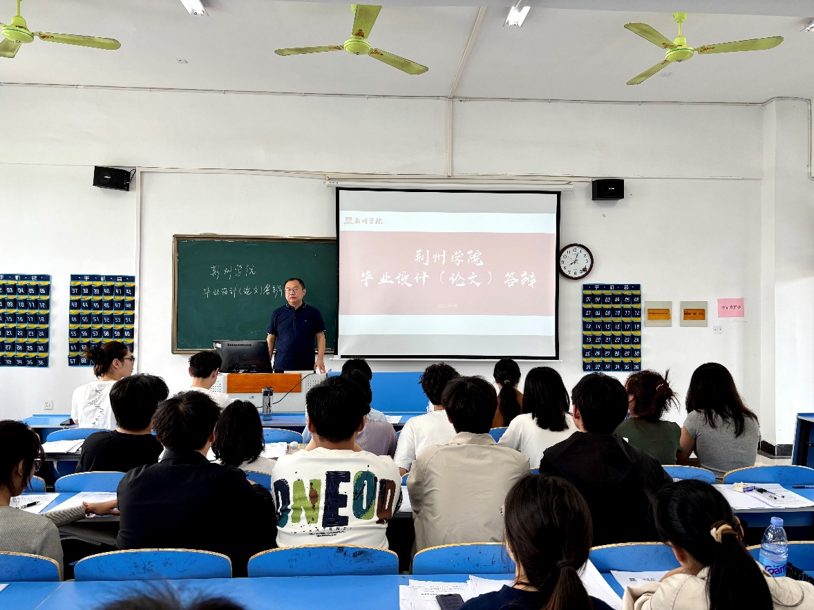 规范流程展严谨 严把质量促发展——信息工程学院高标准推进毕业设计答辩工作