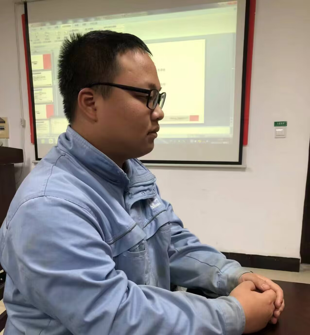 校友10.png 校友10.png