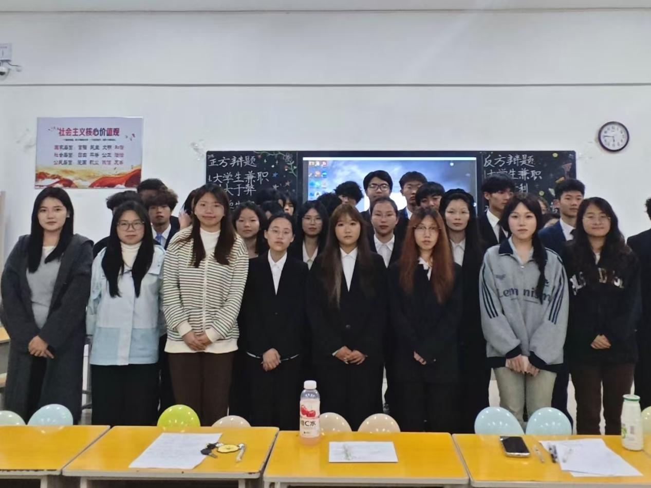 墨语思辨展风采，言绽青春显担当 ——能源与化工学院辩论赛决赛圆满落幕